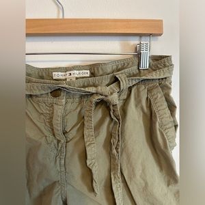 VINTAGE TOMMY HILFIGER Low Rise Cropped Cargo Pants with Belt